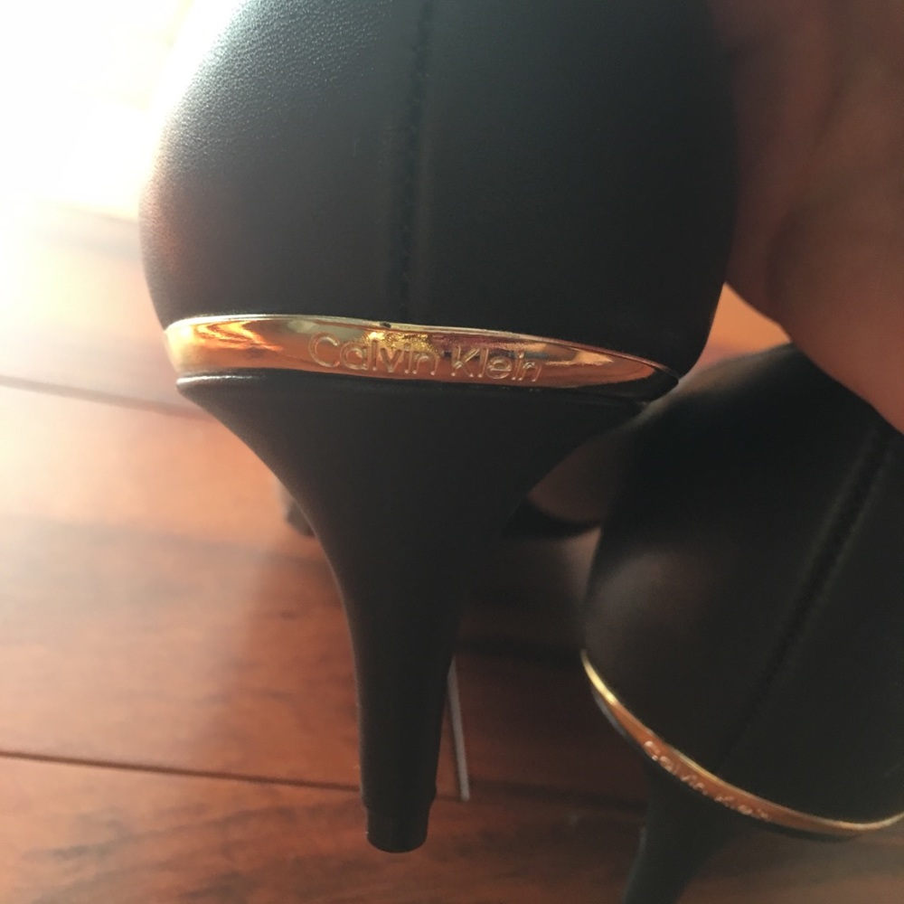 NWT Calvin Klein kitten heel gorgeous shoes sz10